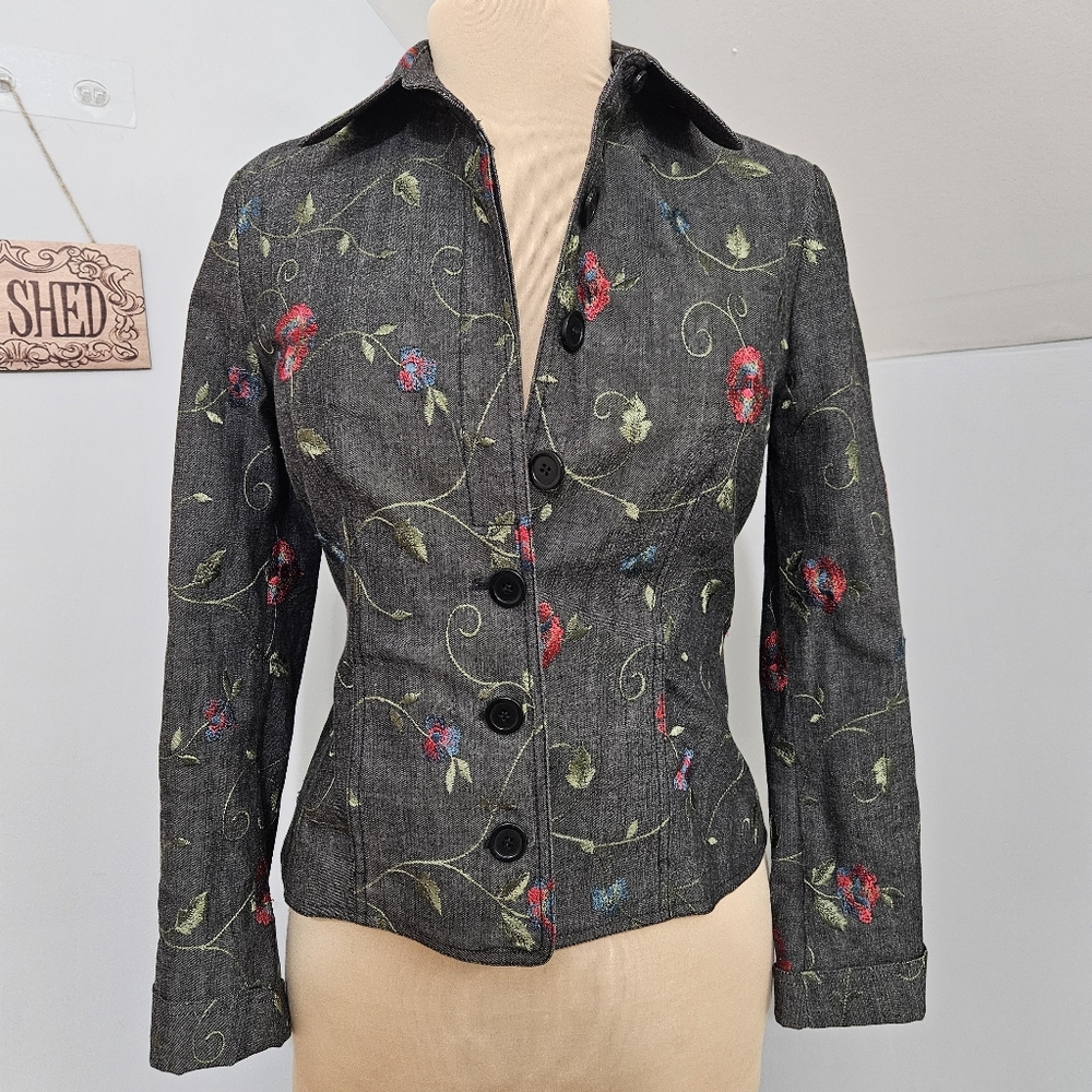 WORTH Embroidered Denim Jacket Floral Fitted Button Front Women’s Size 6 Blazer - Picture 8 of 14